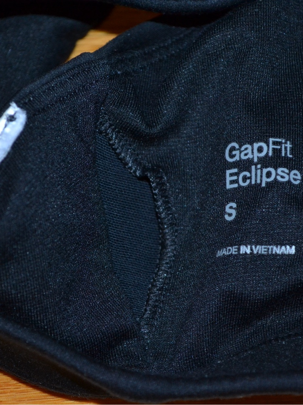 Set of two women’s GAP Fit Eclipse sports bras, size small - Picture 9 of 16